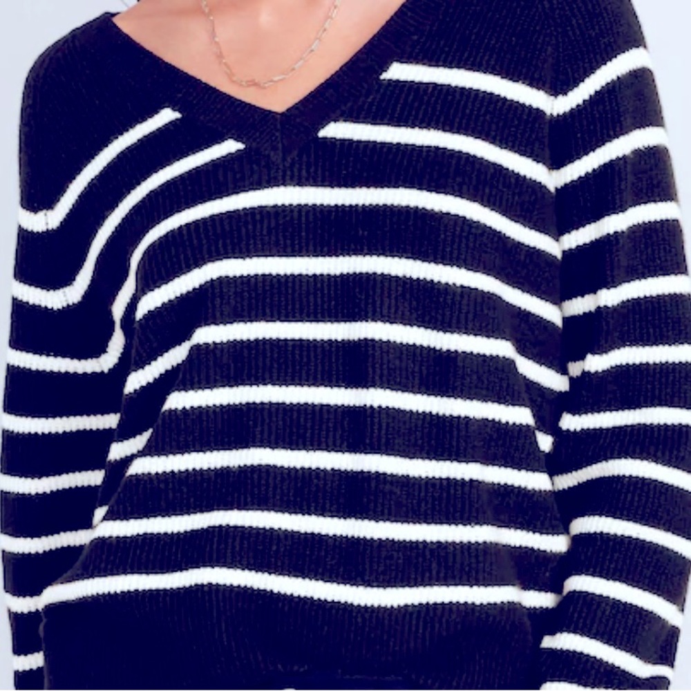 Old navy blue and grey striped v-neck sweater size large
